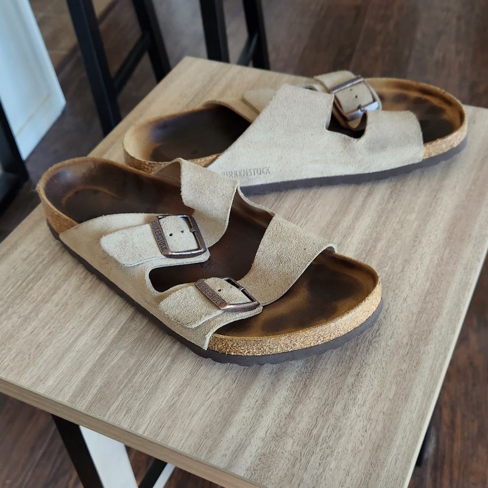 Birkenstock Arizona in Taupe Suede